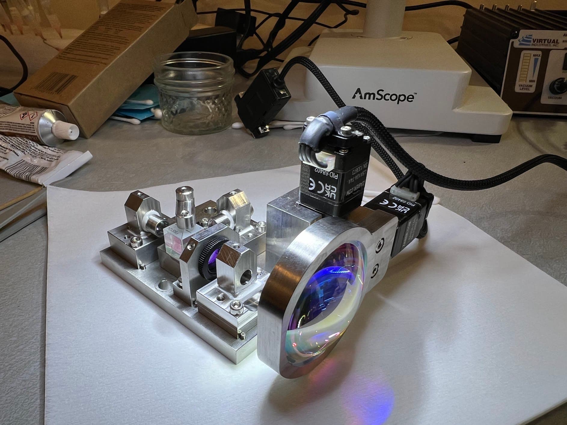 Benchtop free-space optical assembly with machined aluminum mounts and a large lens